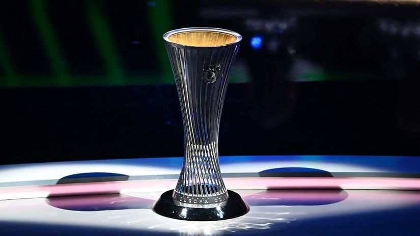 Trofej Lige Konferencije (©AFP)