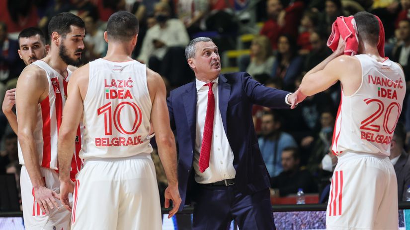 Dejan Radonjić i igrači Crvene zvezde (©Star Sport)