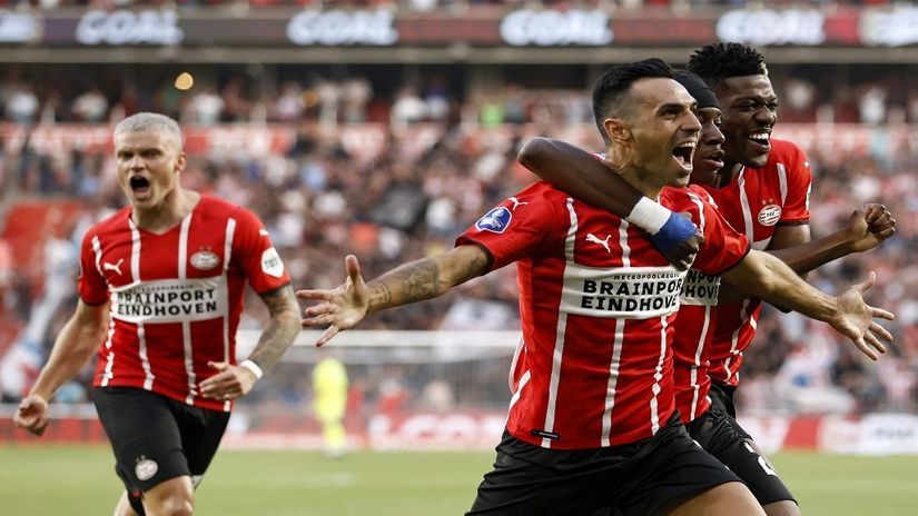 Eran Zahavi slavi gol PSV-a (©AFP)