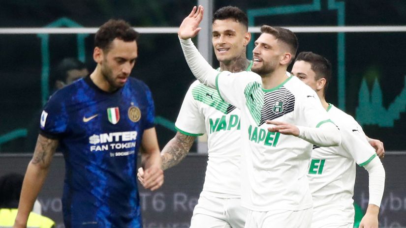 Sasuolov ubitačni trio ima večeru od Milana i Napolija: Inter ponovo potučen na Meaci (VIDEO)
