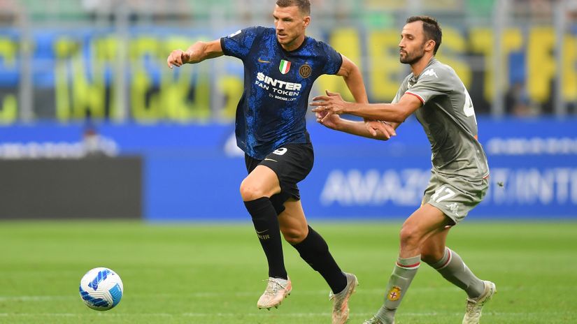 Edin Džeko (Inter) i Milan Badelj (Đenova)