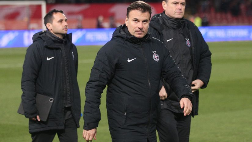 Aleksandar Stanojević i njegovi saradnici (©Reuters)