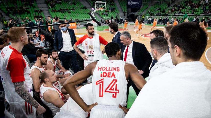 Dejan Radonjić i košarkaši Crvene zvezde (©MN Press)
