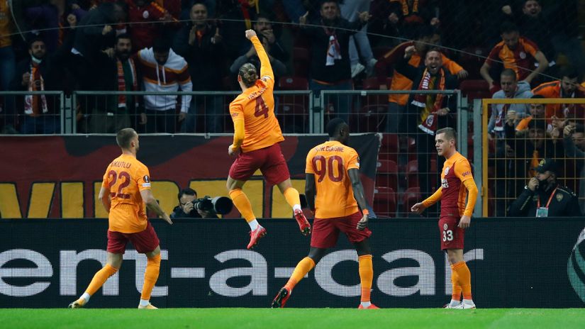 Slavlje fudbalera Galatasaraja (©Reuters)