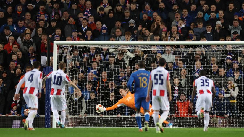 Mekgregor brani penal Kataiju (©Reuters)