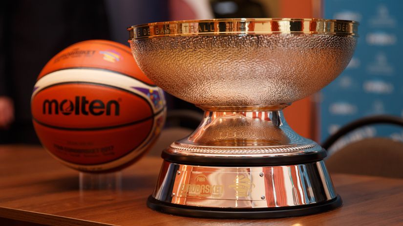 Trofej namenjen osvajaču Evrobasketa (©Shutterstock) 