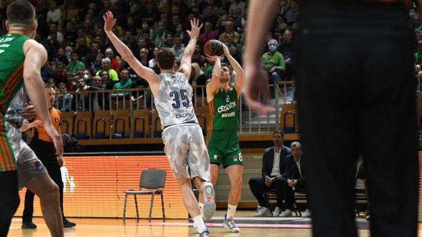 Detalj sa meča u Tivoliju (ABA liga/Cedevita Olimpija/Tine Ruzic)