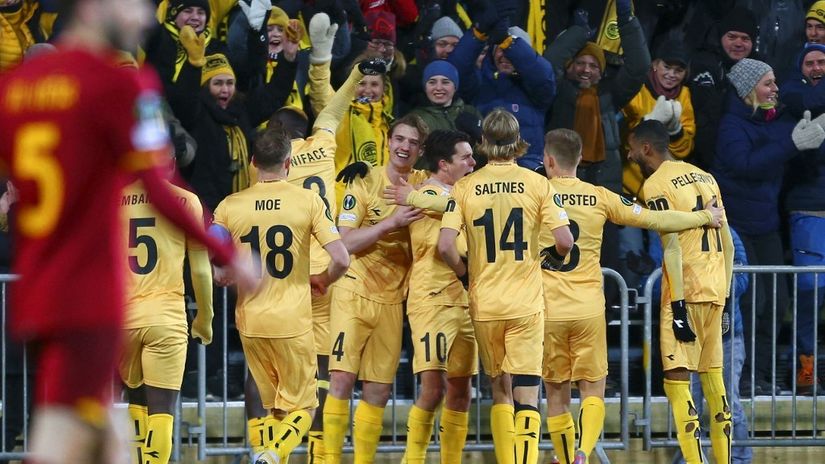 Fudbaleri Bode/Glimta posle trijumfa nad Romom (©AFP)