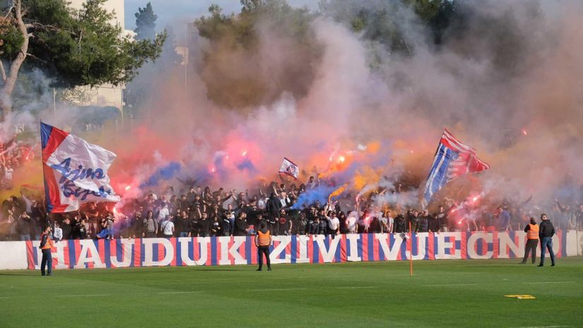 Torcida na treningu Hajduka (©HNK Hajduk.hr)