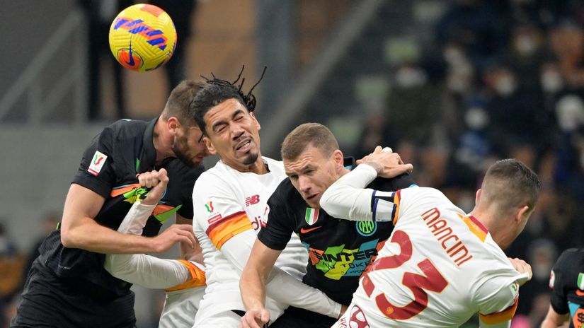 Smoling i Džeko u skok duelu (Reuters)