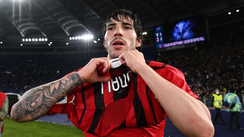 Sandro Tonali nakon gola za pobedu Milana (AFP)