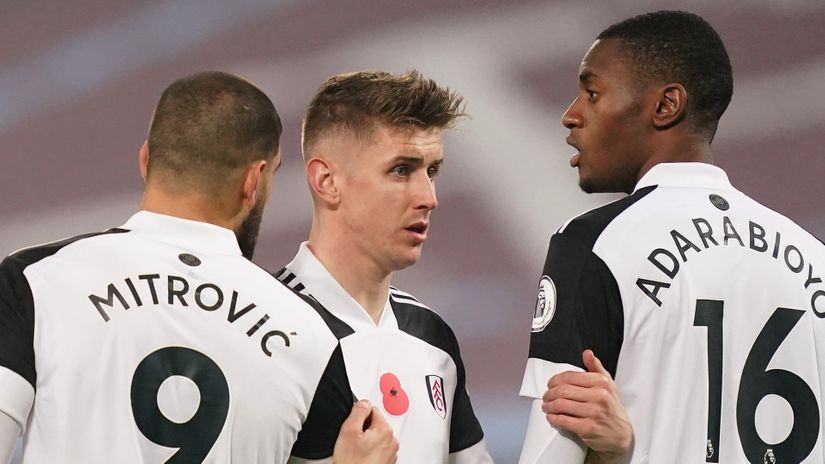 Aleksandar Mitrović, Tom Kerni i Tosin Adarabiojo (©Reuters)
