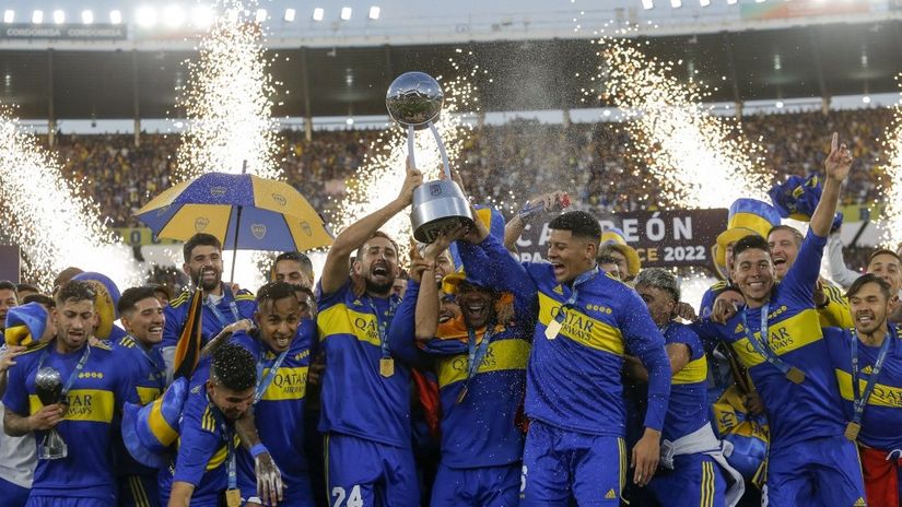 Slavlje fudbalera Boke Juniors posle trofeja u Liga kupu Argentine (©AFP)