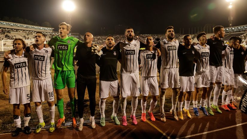 Partizanova ekipa posle prvog derbija (©Starsport)