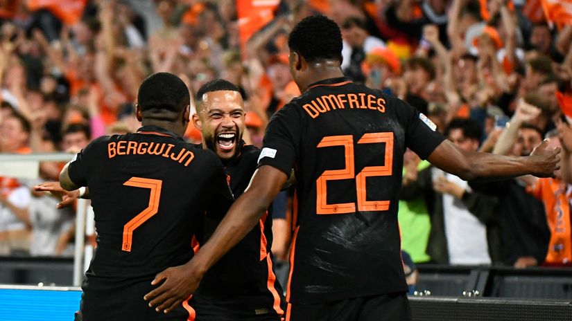 Slavlje Holanđana nakon pobedonosnog gola Depaja (Reuters)