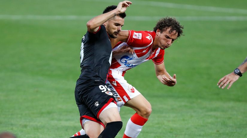 Goran Zakarić u duelu sa Strahinjom Erakovićem (©Star sport)