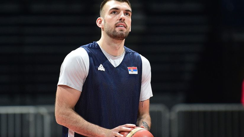 Aleksa Novaković na pripremama reprezentacije Srbije (© Star Sport)