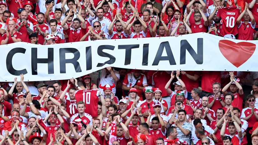 Danski navijači i ljubav prema Kristijanu Eriksenu (©Reuters)