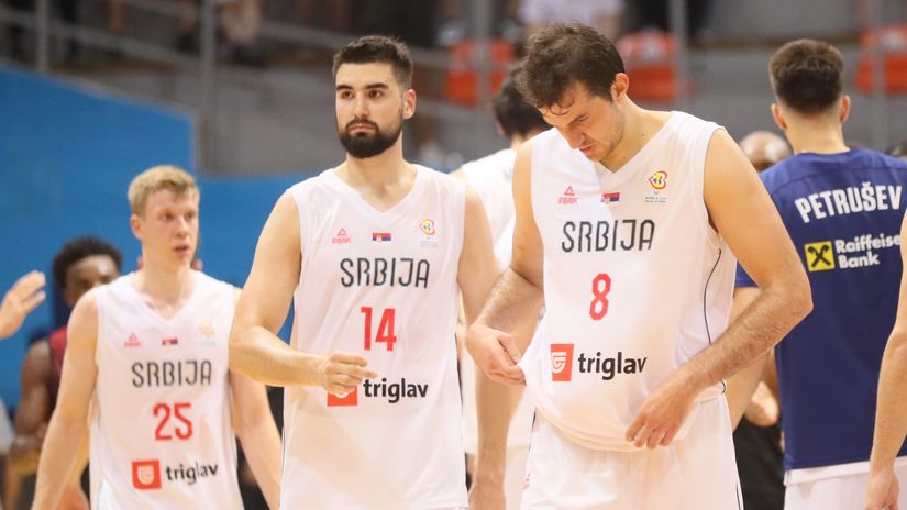 Košarkaši Srbije posle utakmice (©MN Press)