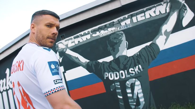 Lukas Podolski (©YouTube/GórnikTV)