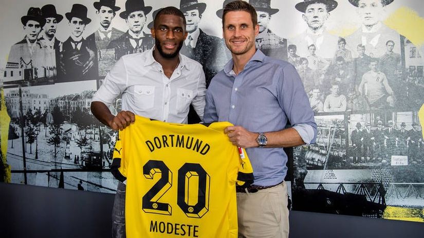 Dortmund izabrao Modesta da zameni Alea, Hadson Odoi nova Terzićeva želja
