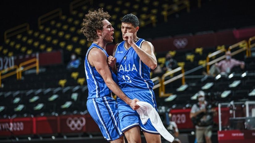 Alesandro Pajola i Simone Fontekio (©fiba.basketball)