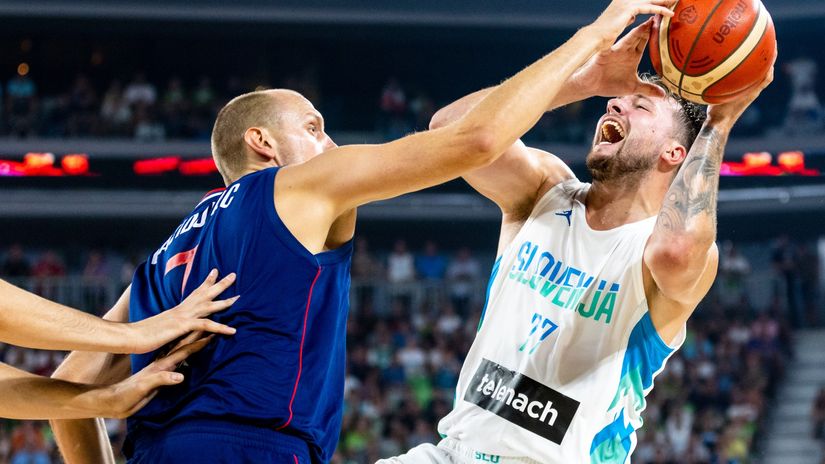 Luka Dončić na meču protiv Srbije (© MN Press)