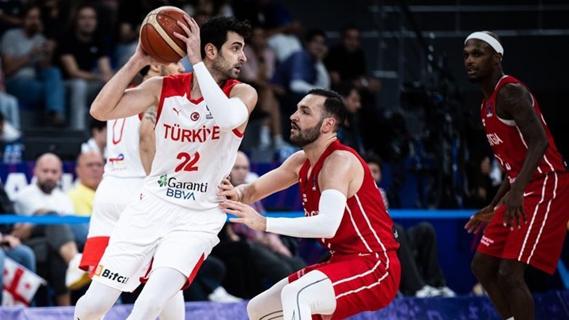 Sanadze i Korkmaz (FIBA)