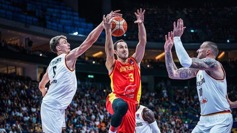Vladimir Mihailović u duelu sa Nemačkom (©FIBA Basketball)