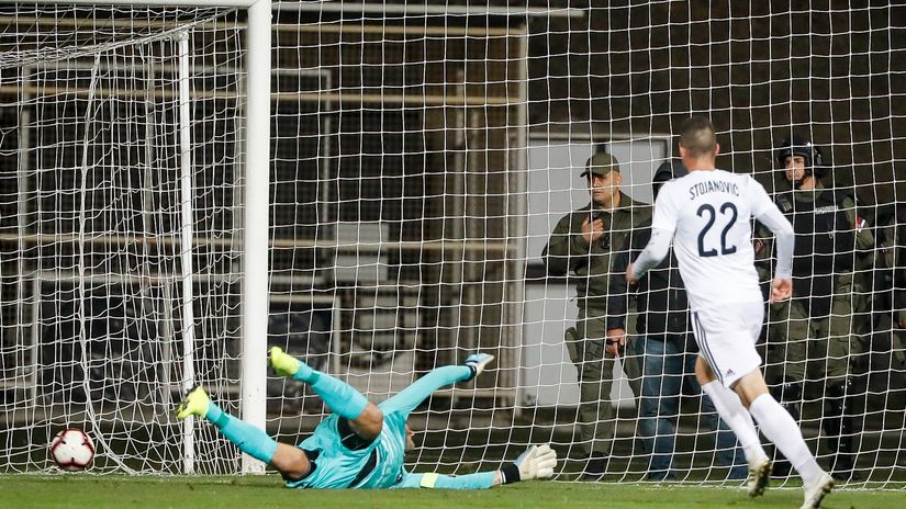 Luka Stojanović daje gol Vladimiru Stojkoviću (©Star sport)