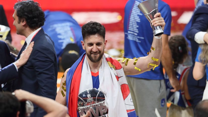Vasilije Micić (MN press)
