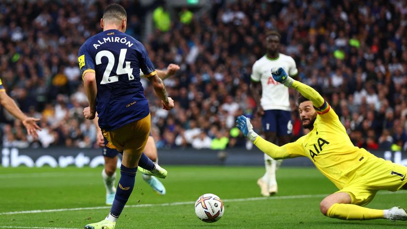 Almiron postiže drugi gol za Njukasl (Reuters)