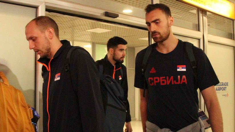 Tandem CSKA Dejan Davidovac i Nikola Milutinov u opremi Srbije (©MN press)