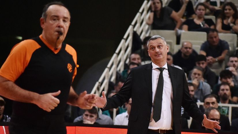 Dejan Radonjić gleda ka Migelu Anhelu Perezu (©Starsport)
