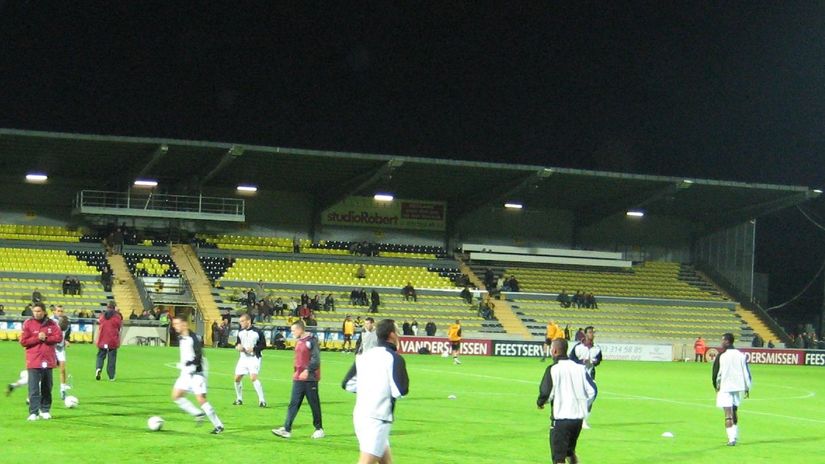 Stadion Lirsa (©Wikipedia/IHVL)