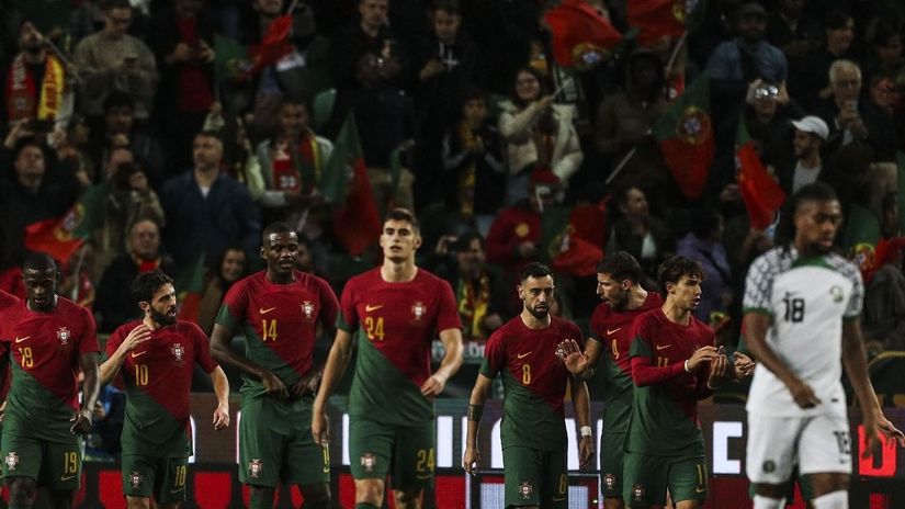 Portugalci posle gola (©AFP)
