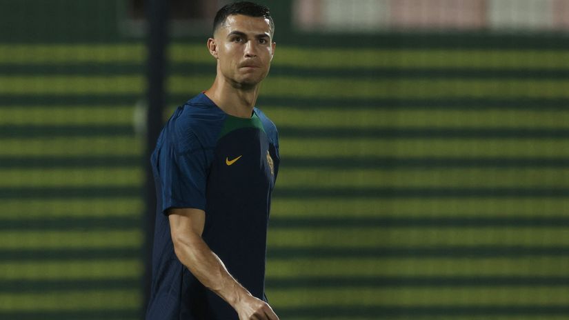 Ako ostane u Premijer ligi, Ronaldo neće moći da igra prva dva meča za novi klub