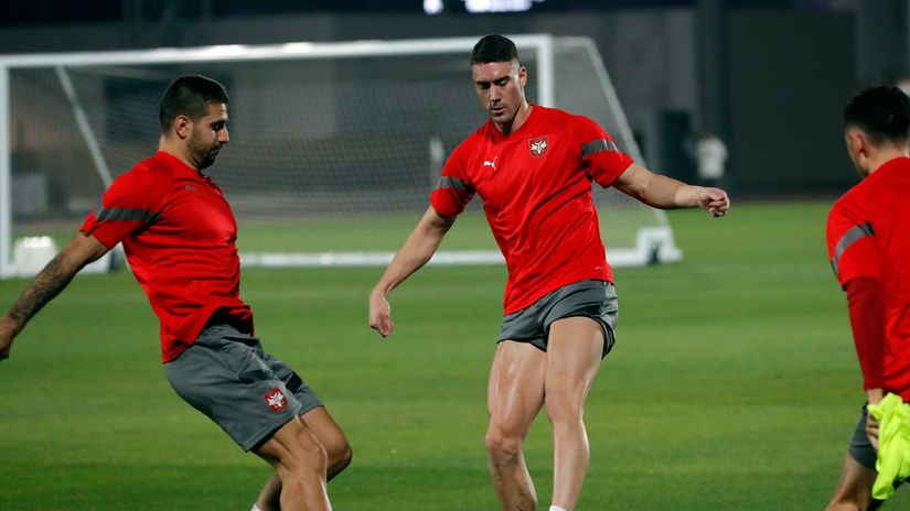 Sjajne vesti iz Dohe: Svi su spremni, Vlahović i Kostić u startnoj postavi protiv Kameruna