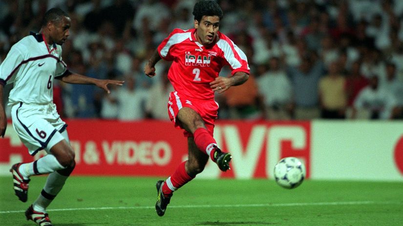 Mehdi Mahdavikija posiže drugi gol za Irance 1998. godine (Reuters) 