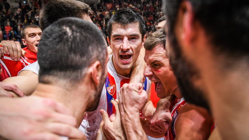 Košarkaši Crvene zvezde posle pobede u derbiju (©ABA League/Dragana Stejpanovic)