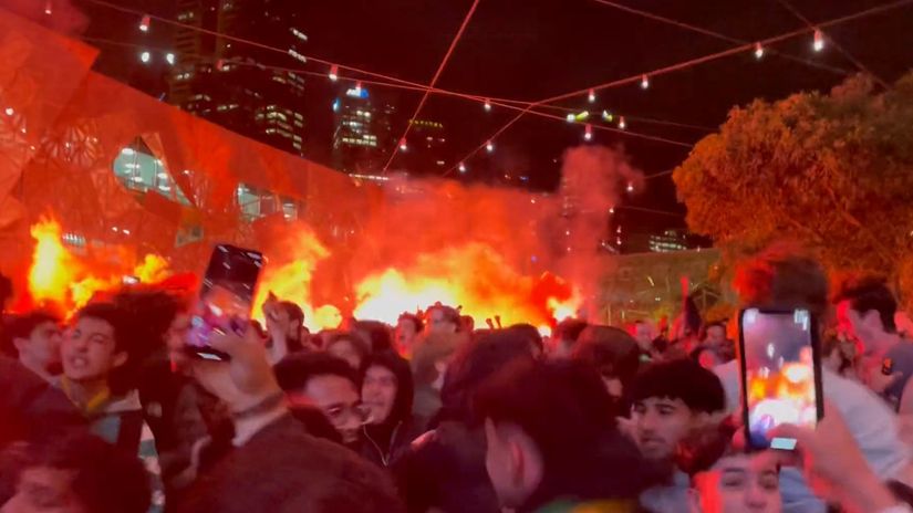 Burna noć u Australiji: Vatrena proslava gola za put u osminu finala (VIDEO)