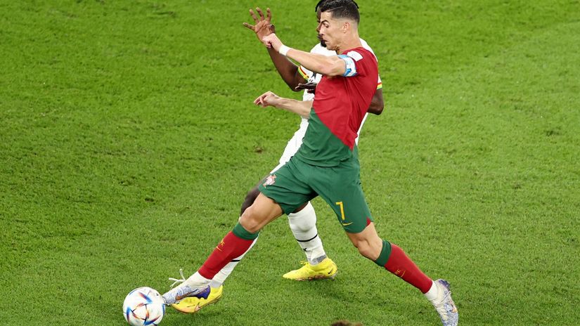 Kontakt Salisau sa Ronaldom koji je orakaterisan kao penal (Reuters)
