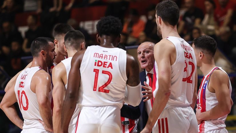 Košarkaši Crvene zvezde i trener Duško Ivanović (©Starsport)