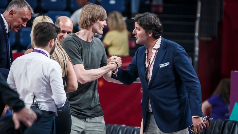 Andrej Kiriljenko se pozdravlja sa Dejanom Bodirogom (© MN Press)