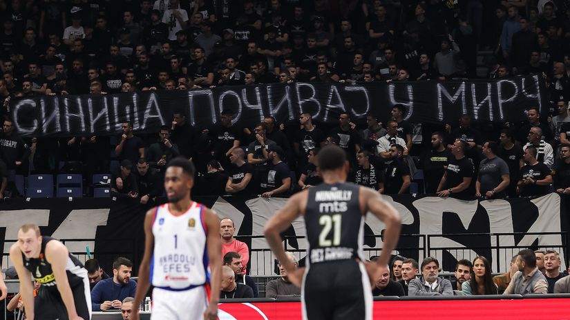 Prepuna Arena se oprostila od Siniše Mihajlovića