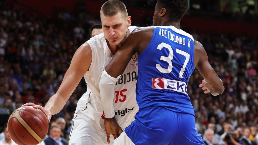 Adetokunbo u duelu sa Jokićem (© Star Sport)