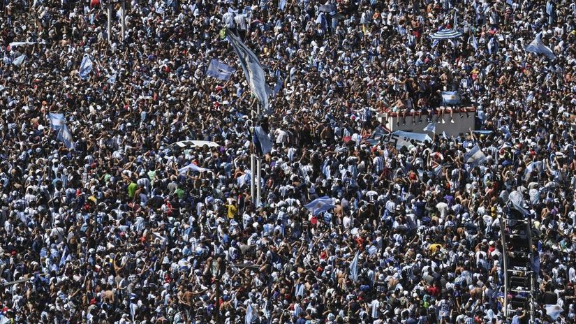 FOTO PRIČA: Žurka još traje, milioni Argentinaca i dalje na ulicama