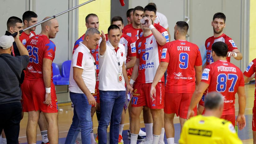 Rukometaši Vojvodine i trener Boris Rojević mogu da budu zadovoljni odlukom EHF-a (©Starsport)