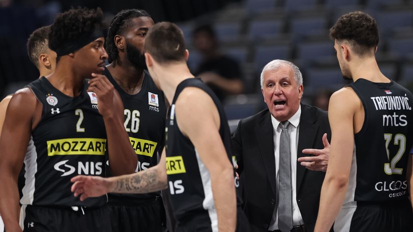 Željko Obradović sa košarkašima Partizan Mozzart Beta (©Star Sport)