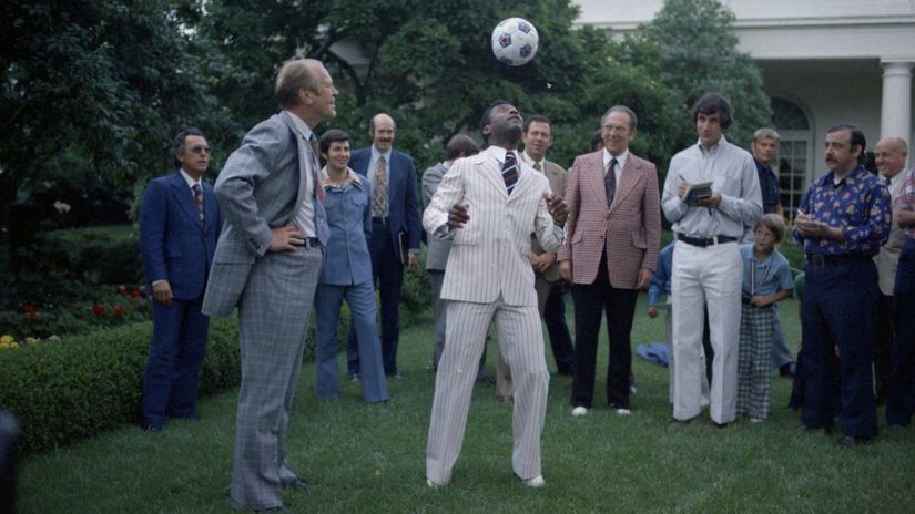Predsednik Amerike Džerald Ford i Pele ispred Bele kuće